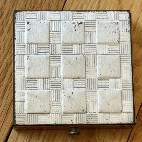 2 Vintage Compacts Elizabeth Arden (Octagon) and Dorset Fifth Avenue (Square) - Picture 8 of 12